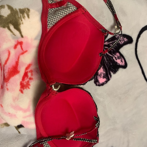 Victoria’s Secret Bra - Picture 2 of 3